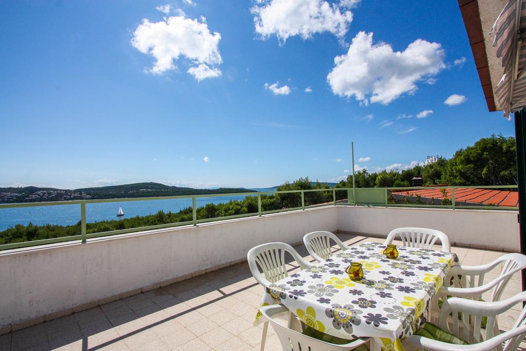 Apartment Artemisia 1 Трогир Екстериор снимка